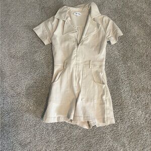 Chic Beige Romper with Zipper